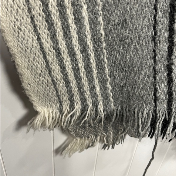 Poncho Womens Black Gray Pullover Fringe Hem Open Sides 1 Button Close Hoodie - Picture 4 of 9